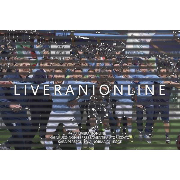 Roma - 01/05/2015 - Stadio Olimpico - Ritorno Finale Tim Cup Primavera 2014-2015 - SS Lazio vs AS Roma - nella foto: I giocatori della Lazio esultano sotto la curva nord / Ph. Fabrizio Corradetti - Ag. Aldo Liverani sas
