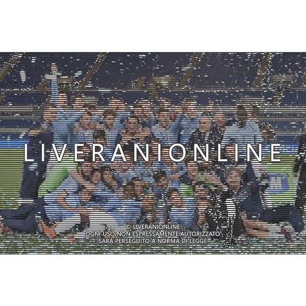 Roma - 01/05/2015 - Stadio Olimpico - Ritorno Finale Tim Cup Primavera 2014-2015 - SS Lazio vs AS Roma - nella foto: la foto con la Coppa Italia con il presidente Claudio Lotito / Ph. Fabrizio Corradetti - Ag. Aldo Liverani sas