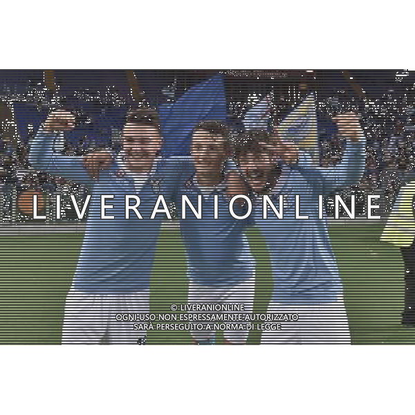 Roma - 01/05/2015 - Stadio Olimpico - Ritorno Finale Tim Cup Primavera 2014-2015 - SS Lazio vs AS Roma - nella foto: Mario Rokavec Mika Franjo Prce e Clay Verkaj esultano sotto la Curva Nord / Ph. Fabrizio Corradetti - Ag. Aldo Liverani sas