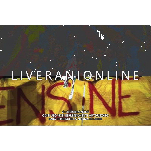 Supporters Lens brulant un maillot de Lille - 03.02.2015 - Lille / Lens - 35eme journee de Ligue 1 Photo : Dave Winter / Icon Sport AG ALDO LIVERANI SAS ONLY ITALY