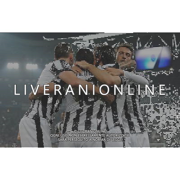 UEFA Champions League 2014/2015 Semifinale Andata Torino- 05.05.2015 Juventus-Real Madrid Nella Foto: abbraccio esultanza dopo il gol su rigore di carlos tevez del 2-1 /Ph.Vitez-Ag. Aldo Liverani