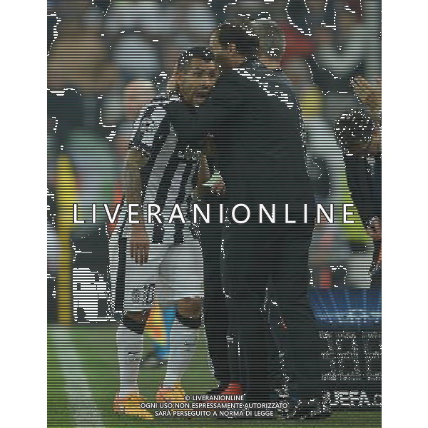 UEFA Champions League 2014/2015 Semifinale Andata Torino- 05.05.2015 Juventus-Real Madrid Nella Foto: massimiliano allegri abbraccia carlos tevez dopo la sostituzione /Ph.Vitez-Ag. Aldo Liverani