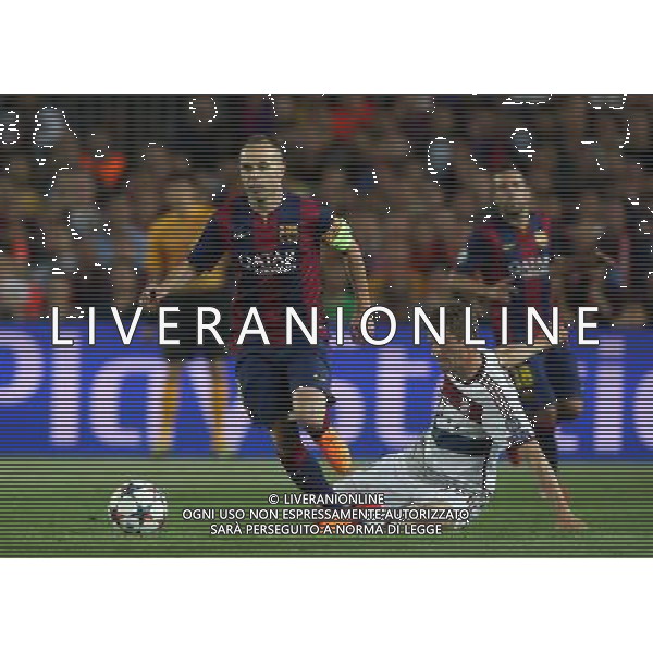 firo Fu§ball, Fussball, 06.05.2015 Uefa Champions League, CL Saison 2014/2015 CHL Halbfinale, Hinspiel FCB FC Barcelona - FCB FC Bayern MŸnchen Muenchen Zweikampf Duell, Barca Iniesta, FCB Thomas MŸller Mueller /AGENZIA ALDO LIVERANI SAS - ITALY ONLY - EDITORIAL USE ONLY - Barcellona Vs Bayern Monaco semifinale andata champions League 06 maggio 2015
