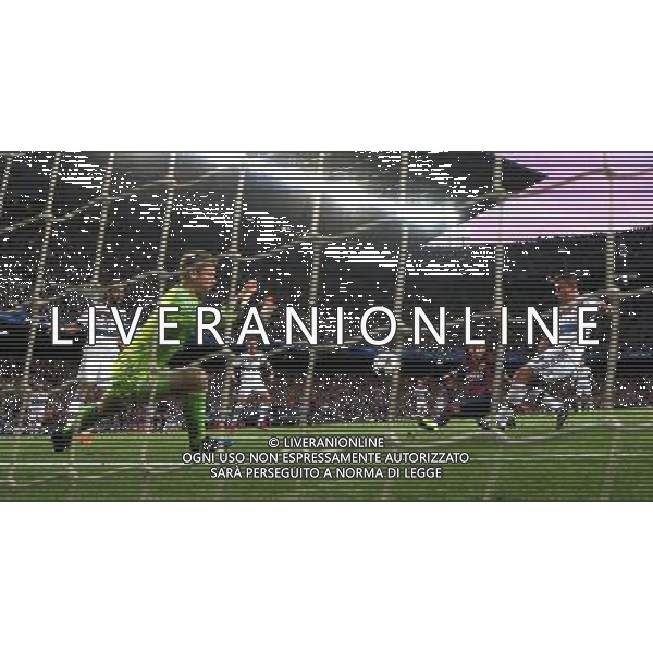 firo Fu§ball, Fussball, 06.05.2015 Uefa Champions League, CL Saison 2014/2015 CHL Halbfinale, Hinspiel FCB FC Barcelona - FCB FC Bayern MŸnchen Muenchen Parade, Rettung, Rettungstat, FCB Torwart TorhŸter Goalkeeper Manuel Neuer, Barca Neymar /AGENZIA ALDO LIVERANI SAS - ITALY ONLY - EDITORIAL USE ONLY - Barcellona Vs Bayern Monaco semifinale andata champions League 06 maggio 2015