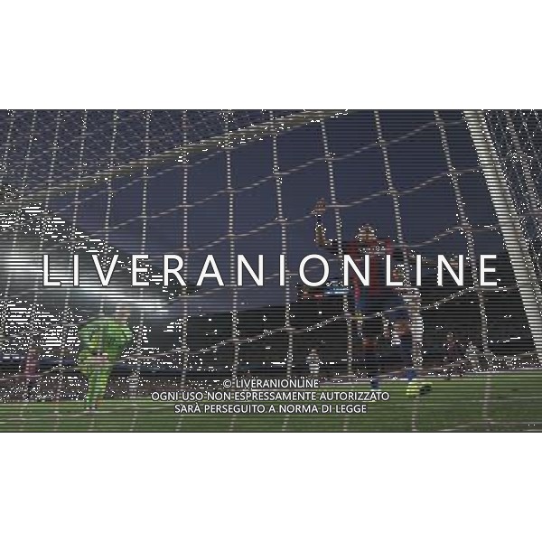 firo Fu§ball, Fussball, 06.05.2015 Uefa Champions League, CL Saison 2014/2015 CHL Halbfinale, Hinspiel FCB FC Barcelona - FCB FC Bayern MŸnchen Muenchen Barca Neymar, EnttŠuschung enttŠuscht Enttaeuschung enttaeuscht unzufrieden, Gestik, Geste, Remote, Hintertor, Hintertorkamera, FCB Torwart TorhŸter Goalkeeper Manuel Neuer /AGENZIA ALDO LIVERANI SAS - ITALY ONLY - EDITORIAL USE ONLY - Barcellona Vs Bayern Monaco semifinale andata champions League 06 maggio 2015