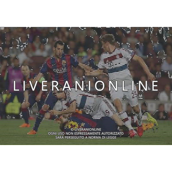 firo Fu§ball, Fussball, 06.05.2015 Uefa Champions League, CL Saison 2014/2015 CHL Halbfinale, Hinspiel FCB FC Barcelona - FCB FC Bayern MŸnchen Muenchen Zweikampf Duell, FCB Robert Lewandowski, Barca PiquŽ Pique /AGENZIA ALDO LIVERANI SAS - ITALY ONLY - EDITORIAL USE ONLY - Barcellona Vs Bayern Monaco semifinale andata champions League 06 maggio 2015