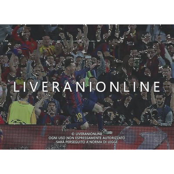 firo Fu§ball, Fussball, 06.05.2015 Uefa Champions League, CL Saison 2014/2015 CHL Halbfinale, Hinspiel FCB FC Barcelona - FCB FC Bayern MŸnchen Muenchen Barca Lionel Messi, Jubel Freude Spa§ lacht Lachen Emotion Torjubel Gestik Geste, Fan, Fans, Fankurve, Stimmung /AGENZIA ALDO LIVERANI SAS - ITALY ONLY - EDITORIAL USE ONLY - Barcellona Vs Bayern Monaco semifinale andata champions League 06 maggio 2015