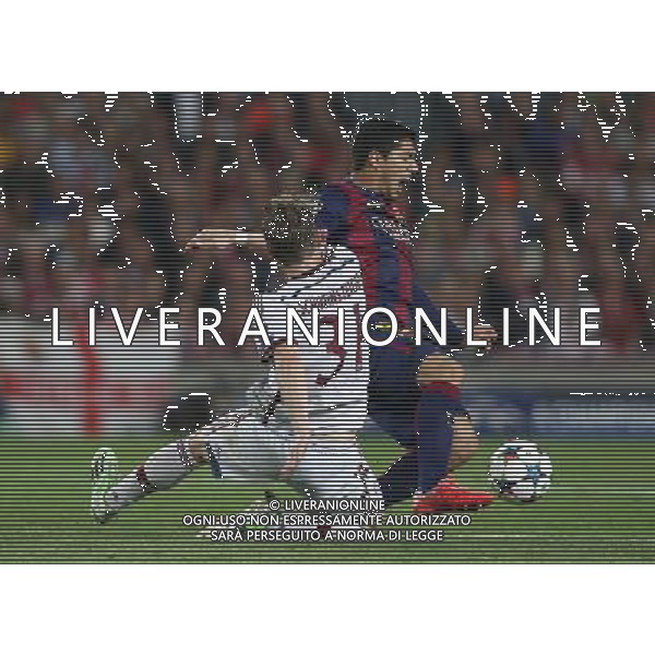 firo Fu§ball, Fussball, 06.05.2015 Uefa Champions League, CL Saison 2014/2015 CHL Halbfinale, Hinspiel FCB FC Barcelona - FCB FC Bayern MŸnchen Muenchen FCB Bastian Schweinsteiger, Zweikampf Duell, Barca Luis Su‡rez Suarez /AGENZIA ALDO LIVERANI SAS - ITALY ONLY - EDITORIAL USE ONLY - Barcellona Vs Bayern Monaco semifinale andata champions League 06 maggio 2015