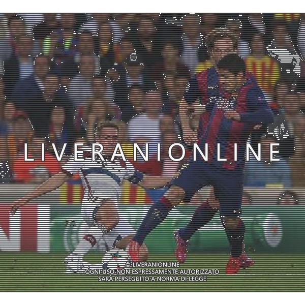firo Fu§ball, Fussball, 06.05.2015 Uefa Champions League, CL Saison 2014/2015 CHL Halbfinale, Hinspiel FCB FC Barcelona - FCB FC Bayern MŸnchen Muenchen 3:0 Zweikampf Duell, FCB Philipp Lahm, Barca Luis Su‡rez Suarez /AGENZIA ALDO LIVERANI SAS - ITALY ONLY - EDITORIAL USE ONLY - Barcellona Vs Bayern Monaco semifinale andata champions League 06 maggio 2015