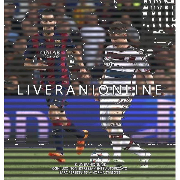 firo Fu§ball, Fussball, 06.05.2015 Uefa Champions League, CL Saison 2014/2015 CHL Halbfinale, Hinspiel FCB FC Barcelona - FCB FC Bayern MŸnchen Muenchen 3:0 FCB Bastian Schweinsteiger, Zweikampf Duell, /AGENZIA ALDO LIVERANI SAS - ITALY ONLY - EDITORIAL USE ONLY - Barcellona Vs Bayern Monaco semifinale andata champions League 06 maggio 2015