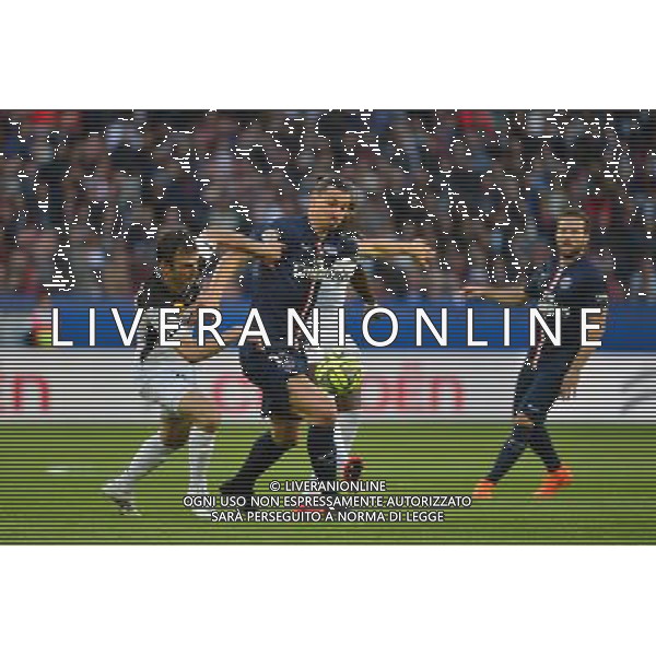 Zlatan IBRAHIMOVIC / Christophe KERBAT - 08.05.2015 - PSG / Guingamp - 36eme journee de Ligue 1 Photo : Dave Winter / Icon Sport AG ALDO LIVERANI SAS ONLY ITALY