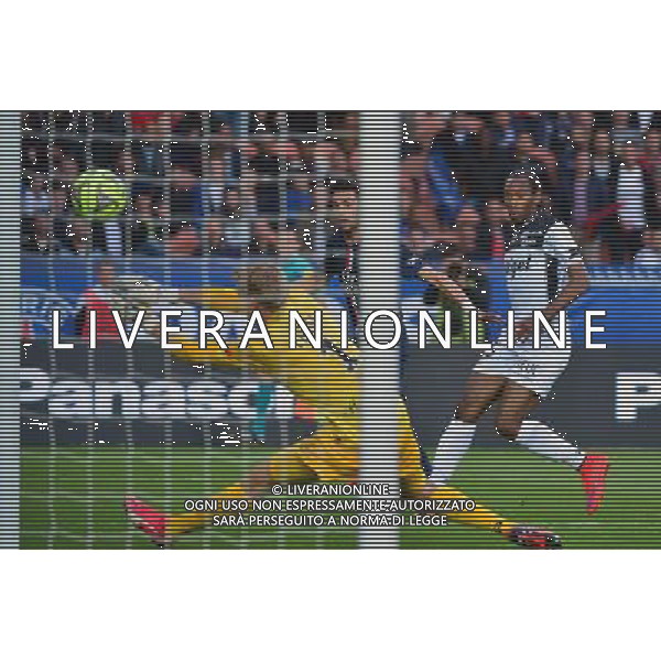 Javier PASTORE / Jonas LOSSL - 08.05.2015 - PSG / Guingamp - 36eme journee de Ligue 1 Photo : Dave Winter / Icon Sport AG ALDO LIVERANI SAS ONLY ITALY
