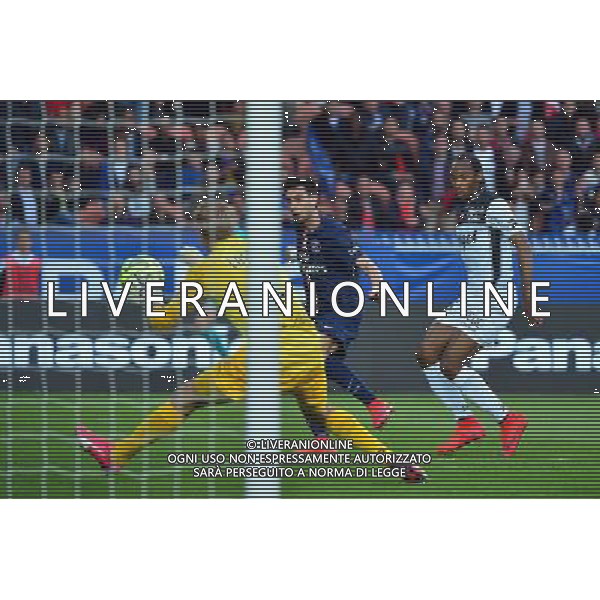 Javier PASTORE / Jonas LOSSL - 08.05.2015 - PSG / Guingamp - 36eme journee de Ligue 1 Photo : Dave Winter / Icon Sport AG ALDO LIVERANI SAS ONLY ITALY