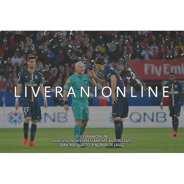 Zlatan IBRAHIMOVIC / Sebastien MOREIRA - 08.05.2015 - PSG / Guingamp - 36eme journee de Ligue 1 Photo : Dave Winter / Icon Sport AG ALDO LIVERANI SAS ONLY ITALY