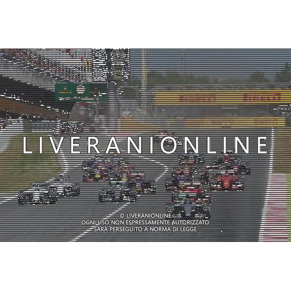 Nico Rosberg (GER) Mercedes AMG F1 W06 leads at the start of the race. 10.05.2015. Formula 1 World Championship, Rd 5, Spanish Grand Prix, Barcelona, Spain, Race Day. AG ALDO LIVERANI SAS ONLY ITALY