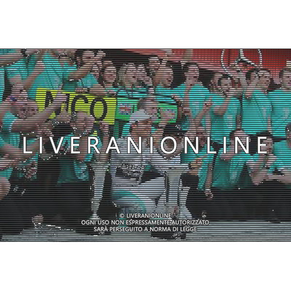 Race winner Nico Rosberg (GER) Mercedes AMG F1 celebrates with the team. 10.05.2015. Formula 1 World Championship, Rd 5, Spanish Grand Prix, Barcelona, Spain, Race Day. AG ALDO LIVERANI SAS ONLY ITALY