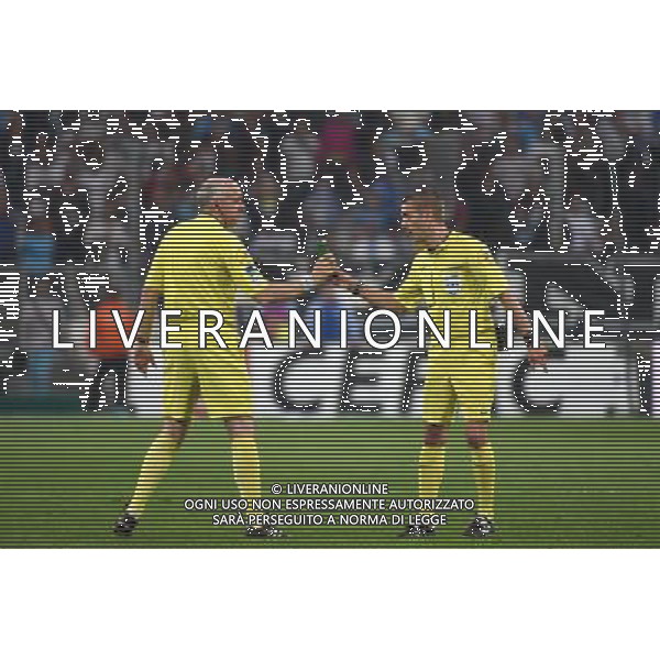 Objet sur la pelouse / Clement Turpin / Jean Charles Cailleux - 10.05.2015 - Marseille / Monaco - 36eme journee de Ligue 1 Photo : Alexandre Dimou / Icon Sport AG ALDO LIVERANI SAS ONLY ITALY