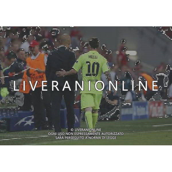 firo Fu§ball, Fussball, 12.05.2015 Uefa Champions League, CL Saison 2014/2015 CHL Halbfinale, RŸckspiel FCB FC Bayern MŸnchen Muenchen - FCB FC Barcelona FCB Trainer Coach Pep Guardiola, Barca Lionel Messi, Gestik, Geste, GlŸckwunsch, Abgang $worldrights Es gelten unsere AGB, einsehbar auf www.firosportphoto.de copyright by firo sportphoto: Coesfelder Str.207 48249 DŸlmen www.firosportphoto.de mail@firosportphoto.de (V o l k s b a n k B o c h u m - W i t t e n ) BLZ.: 430 601 29 Kt. Nr.: 341 117 100 Tel:Ê 02594 - 9916004 Fax:Ê02594 - 9916005 AG ALDO LIVERANI SAS ONLY ITALY