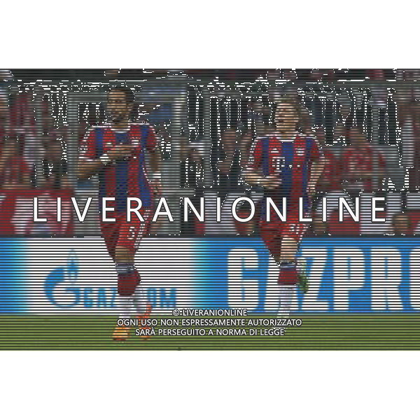 firo Fu§ball, Fussball, 12.05.2015 Uefa Champions League, CL Saison 2014/2015 CHL Halbfinale, RŸckspiel FCB FC Bayern MŸnchen Muenchen - FCB FC Barcelona 3:2 Jubel Torjubel nach dem 1:0, FCB Medhi Benatia, FCB Bastian Schweinsteiger, Gestik, Geste, ganze figur $worldrights Es gelten unsere AGB, einsehbar auf www.firosportphoto.de copyright by firo sportphoto: Coesfelder Str.207 48249 DŸlmen www.firosportphoto.de mail@firosportphoto.de (V o l k s b a n k B o c h u m - W i t t e n ) BLZ.: 430 601 29 Kt. Nr.: 341 117 100 Tel:Ê 02594 - 9916004 Fax:Ê02594 - 9916005 AG ALDO LIVERANI SAS ONLY ITALY
