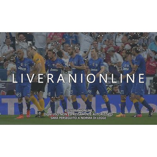 UEFA Champions League 2014/2015 Semifinale Ritorno Madrid - 13.05.2015 Real Madrid-Juventus Nella Foto: le proteste dei giocatori della juventus contro l\'arbitro eriksson dopo il rigore concesso al real /Ph.Vitez-Ag. Aldo Liverani