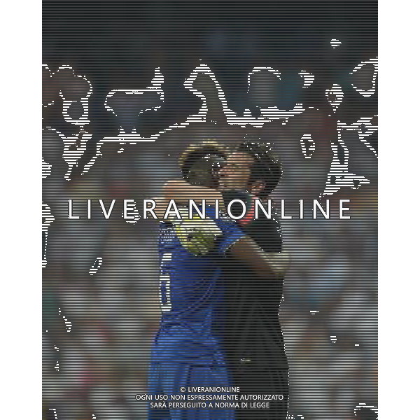 UEFA Champions League 2014/2015 Semifinale Ritorno Madrid - 13.05.2015 Real Madrid-Juventus Nella Foto: abbraccio gianluigi buffon che esulta con paul pogba /Ph.Vitez-Ag. Aldo Liverani