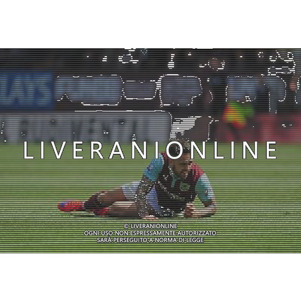 Burnley\'s Danny Ings watches as his shot is saved by Stoke City\'s Jack Butland Photographer Chris Vaughan/CameraSport Football - Barclays Premiership - Burnley v Stoke City - Saturday 16th May 2015 - Turf Moor - Burnley © CameraSport - 43 Linden Ave. Countesthorpe. Leicester. England. LE8 5PG - Tel: +44 (0) 116 277 4147 - admin@camerasport.com - www.camerasport.com AG ALDO LIVERANI SAS ONLY ITALY