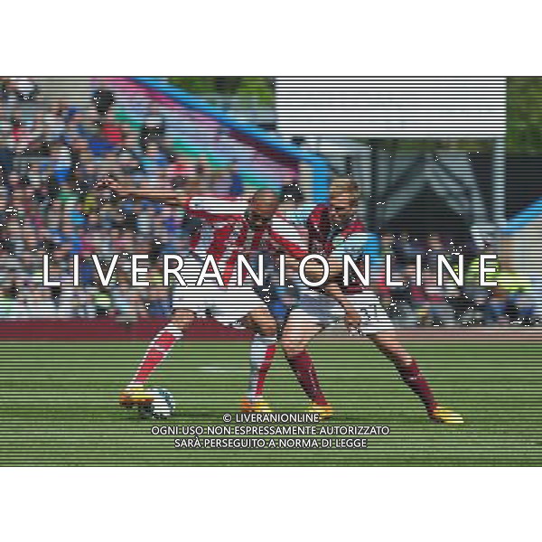 Stoke City\'s Steven N\'Zonzi vies for possession with Burnley\'s Scott Arfield Photographer Andrew Vaughan/CameraSport Football - Barclays Premiership - Burnley v Stoke City - Saturday 16th May 2015 - Turf Moor - Burnley Â© CameraSport - 43 Linden Ave. Countesthorpe. Leicester. England. LE8 5PG - Tel: +44 (0) 116 277 4147 - admin@camerasport.com - www.camerasport.com AG ALDO LIVERANI SAS ONLY ITALY