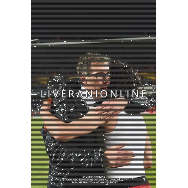 Joie PSG Champion - Edinson CAVANI / Laurent BLANC - 16.05.2015 - Montpellier / Paris Saint Germain - 37eme journee de Ligue 1 Photo : Alexandre Dimou / Icon Sport AG ALDO LIVERANI SAS ONLY ITALY
