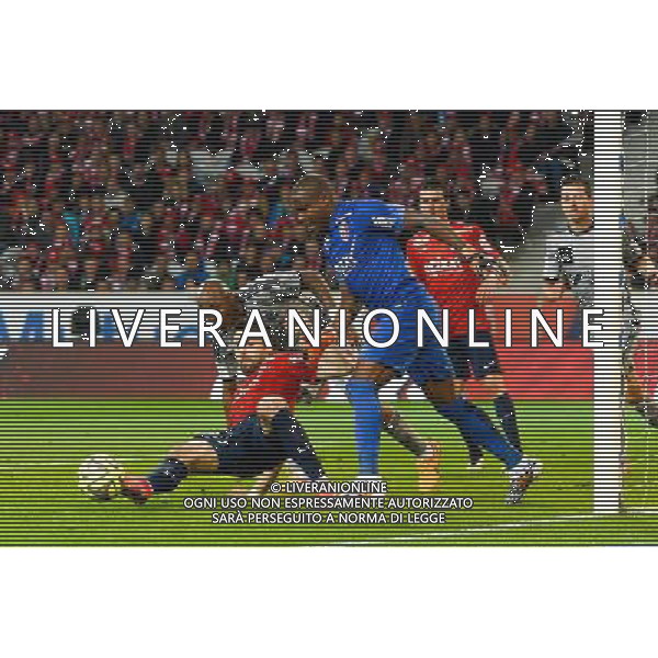 Marko BASA / Vincent ENYEAMA - 16.05.2015 - Lille / Marseille - 37eme journee de Ligue 1 Photo : Gaston Petrelli / Icon Sport AG ALDO LIVERANI SAS ONLY ITALY