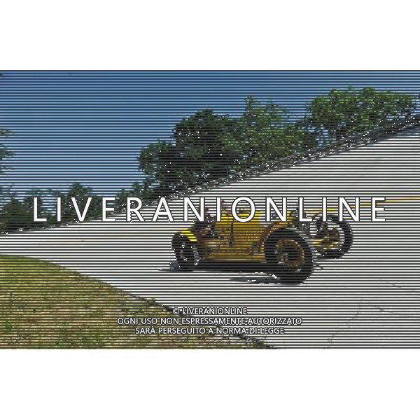 Giulio Felloni e Riccardo Felloni su Bugatti T 35 A durante la prova cronometro nel circuito velocitˆ di Monza foto g piazzolla-ag aldo liverani sas