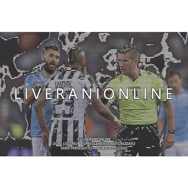 Roma - 20/05/2015 - Stadio Olimpico - Finale Tim Cup 2014-2015 - Juventus vs SS Lazio - nella foto: arbitro Daniele Orsato richiama Arturo Vidal / Ph. Fabrizio Corradetti - Ag. Aldo Liverani Sas