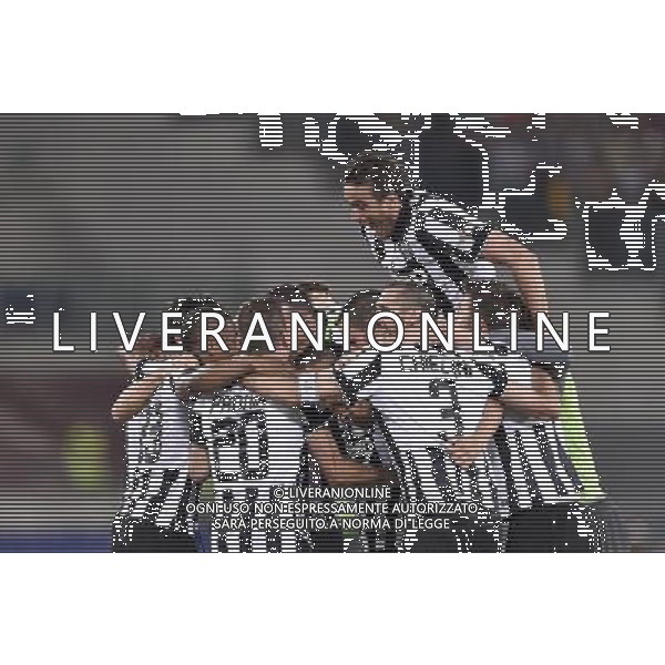 Roma - 20/05/2015 - Stadio Olimpico - Finale Tim Cup 2014-2015 - Juventus vs SS Lazio - nella foto: Alessandro Matri festeggia con i compagni a fine gara / Ph. Fabrizio Corradetti - Ag. Aldo Liverani Sas