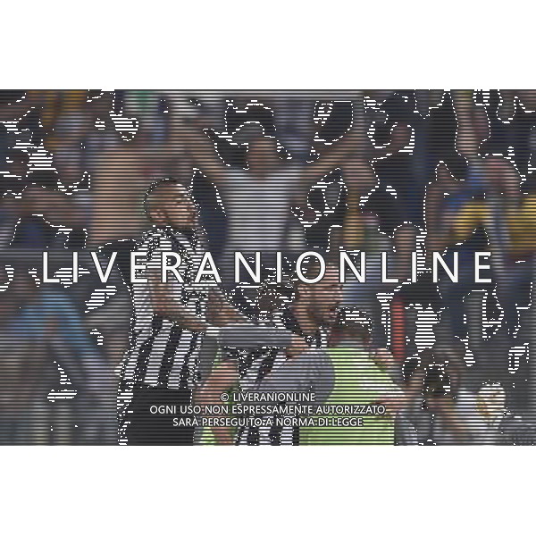 Roma - 20/05/2015 - Stadio Olimpico - Finale Tim Cup 2014-2015 - Juventus vs SS Lazio - nella foto: Arturo Vidal festeggia con Giorgio Chiellini / Ph. Fabrizio Corradetti - Ag. Aldo Liverani Sas