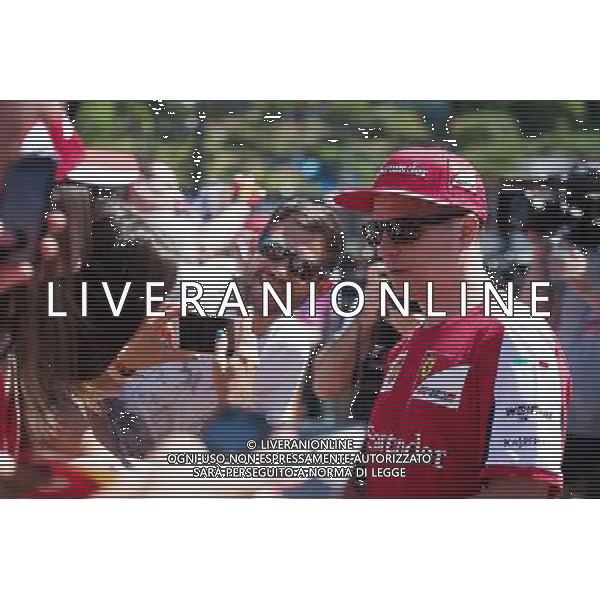 Kimi Raikkonen (FIN) Ferrari with fans. 22.05.2015. Formula 1 World Championship, Rd 6, Monaco Grand Prix, Monte Carlo, Monaco, Friday. AG ALDO LIVERANI SAS ONLY ITALY