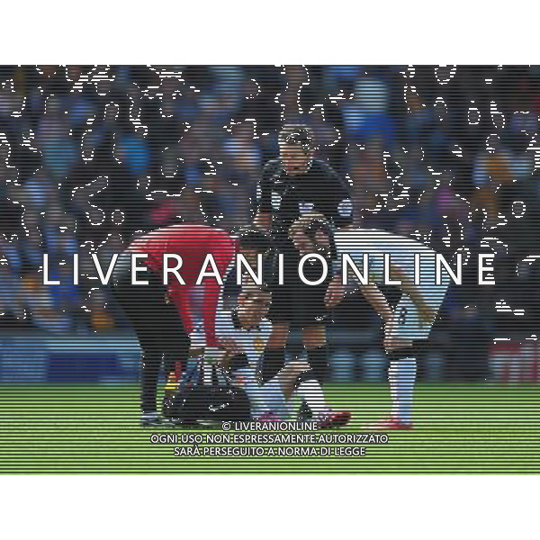 Manchester United\'s Angel Di Maria is forced off with an injury Photographer Chris Vaughan/CameraSport Football - Barclays Premiership - Hull City v Manchester United - Sunday 24th May 2015 - Kingston Communications Stadium - Hull © CameraSport - 43 Linden Ave. Countesthorpe. Leicester. England. LE8 5PG - Tel: +44 (0) 116 277 4147 - admin@camerasport.com - www.camerasport.com AG ALDO LIVERANI SAS ONLY ITALY