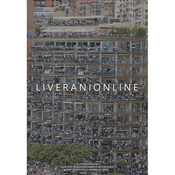 Fans in apartments. 24.05.2015. Formula 1 World Championship, Rd 6, Monaco Grand Prix, Monte Carlo, Monaco, Race Day. AG ALDO LIVERANI SAS ONLY ITALY