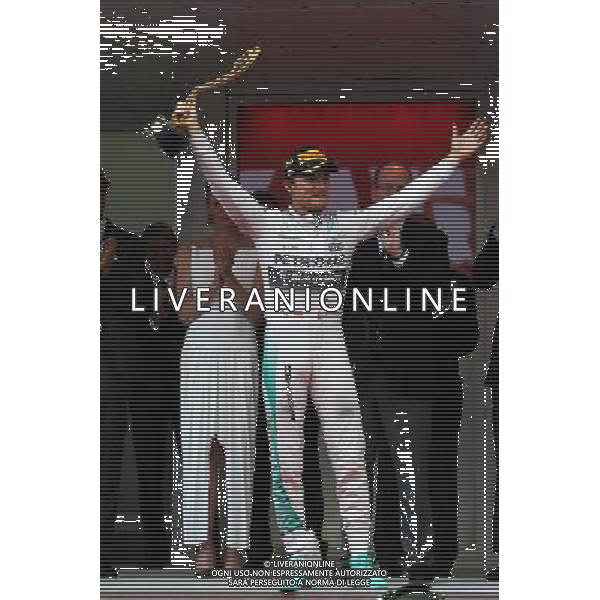 Race winner Nico Rosberg (GER) Mercedes AMG F1 celebrates on the podium. 24.05.2015. Formula 1 World Championship, Rd 6, Monaco Grand Prix, Monte Carlo, Monaco, Race Day. AG ALDO LIVERANI SAS ONLY ITALY