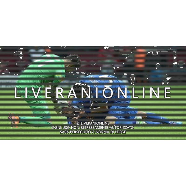 UEFA Europa League 2014/2015 Finale Varsavia (Polonia) - 27.05.2015 Dnipro-Siviglia Nella Foto:Il malore in campo di Matheus /Ph.Vitez-Ag. Aldo Liverani