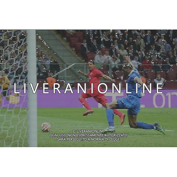 WARSZAWA 27.05.2015 FINALOWY MECZ LIGA EUROPY SEZON 2014/15: FK DNIPRO DNIEPROPIETROWSK - SEVILLA FC --- UEFA EUROPA LEAGUE FINAL MATCH IN WARSAW: FC DNIPRO DNIPROPETROVSK - SEVILLA FC CARLOS BACCA STRZELA GOLA DOUGLAS FOT. PIOTR KUCZA/NEWSPIX.PL --- Newspix.pl /AGENZIA ALDO LIVERANI Sas - ITALY ONLY - EDITORIAL USE ONLY - Dnipro - Siviglia UEFA Europa League 2014/2015 Finale Varsavia (Polonia) - 27.05.2015 *** Local Caption *** www.newspix.pl mail us: info@newspix.pl call us: 0048 022 23 22 222 --- Polish Picture Agency by Ringier Axel Springer Poland