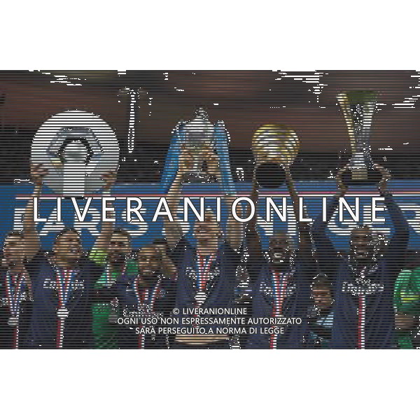 Joie PSG - Thiago Silva / Lucas Moura / Zlatan Ibrahimovic / Blaise Matuidi / Zoumana Camara - 30.05.2015 - Auxerre / Paris Saint Germain - Finale Coupe de France Photo : Andre Ferreira / Icon Sport AG ALDO LIVERANI SAS ONLY ITALY