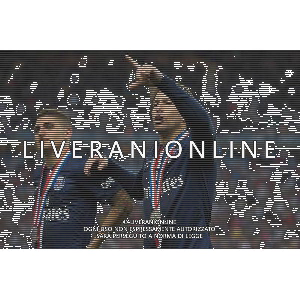 Joie PSG - Maxwell / Marco Verratti - 30.05.2015 - Auxerre / Paris Saint Germain - Finale Coupe de France Photo : Andre Ferreira / Icon Sport AG ALDO LIVERANI SAS ONLY ITALY