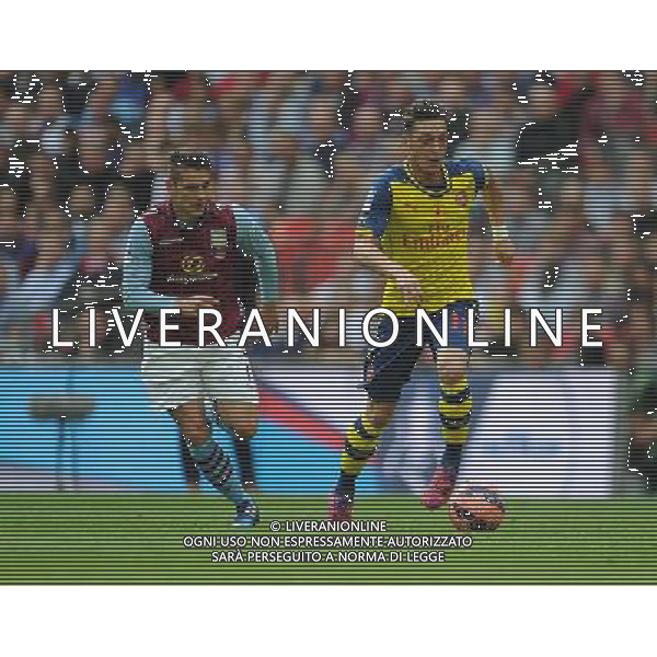 Arsenal\'s Mesut Ozil in action during todays match Photographer Ashley Crowden/CameraSport Football - The FA Cup Final - Aston Villa v Arsenal - Saturday 30th May 2015 - Wembley - London © CameraSport - 43 Linden Ave. Countesthorpe. Leicester. England. LE8 5PG - Tel: +44 (0) 116 277 4147 - admin@camerasport.com - www.camerasport.com AG ALDO LIVERANI SAS ONLY ITALY