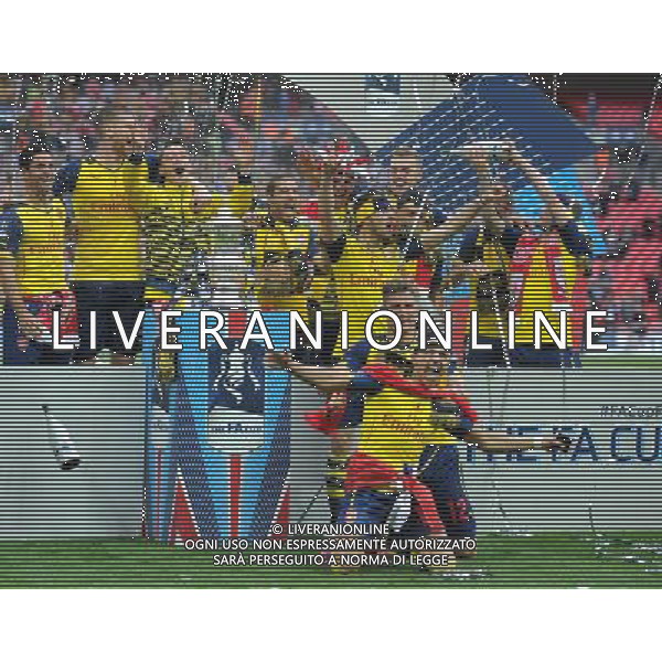 Arsenal players celebrate winning the FA Cup Photographer Ashley Crowden/CameraSport Football - The FA Cup Final - Aston Villa v Arsenal - Saturday 30th May 2015 - Wembley - London Â© CameraSport - 43 Linden Ave. Countesthorpe. Leicester. England. LE8 5PG - Tel: +44 (0) 116 277 4147 - admin@camerasport.com - www.camerasport.com AG ALDO LIVERANI SAS ONLY ITALY