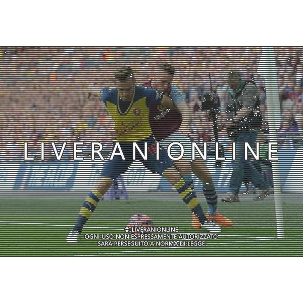 Arsenal\'s Aaron Ramsey battles with Aston Villa\'s Tom Cleverley Photographer Ian Cook/CameraSport Football - The FA Cup Final - Aston Villa v Arsenal - Saturday 30th May 2015 - Wembley - London © CameraSport - 43 Linden Ave. Countesthorpe. Leicester. England. LE8 5PG - Tel: +44 (0) 116 277 4147 - admin@camerasport.com - www.camerasport.com AG ALDO LIVERANI SAS ONLY ITALY