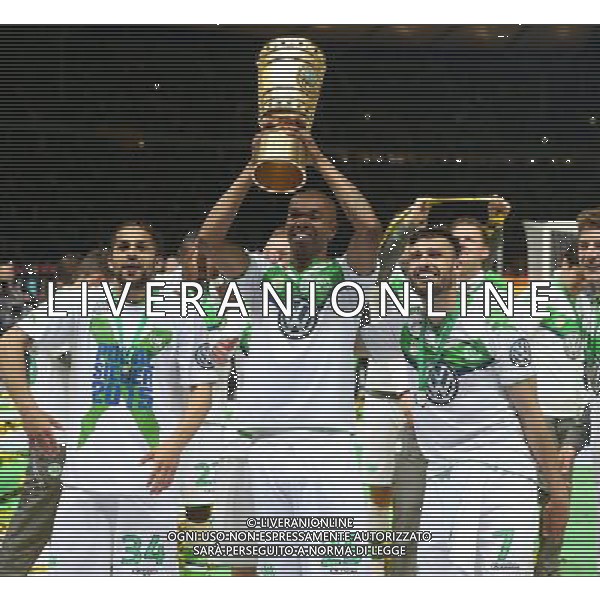 firo Fu§ball,Fussball, 30.05.2015 DFB Pokal Finale , Saison 2014/2015 BVB Borussia Dortmund - Vfl Wolfsburg 1:3 Pokalsieger Jubel Naldo TrophŠe $worldrightsEs gelten unsere AGB, einsehbar auf www.firosportphoto.de copyright by firo sportphoto: Coesfelder Str.207 48249 DŸlmen www.firosportphoto.de mail@firosportphoto.de (V o l k s b a n k B o c h u m - W i t t e n ) BLZ.: 430 601 29 Kt. Nr.: 341 117 100 Tel:Ê 02594 - 9916004 Fax:Ê02594 - 9916005 AG ALDO LIVERANI SAS ONLY ITALY