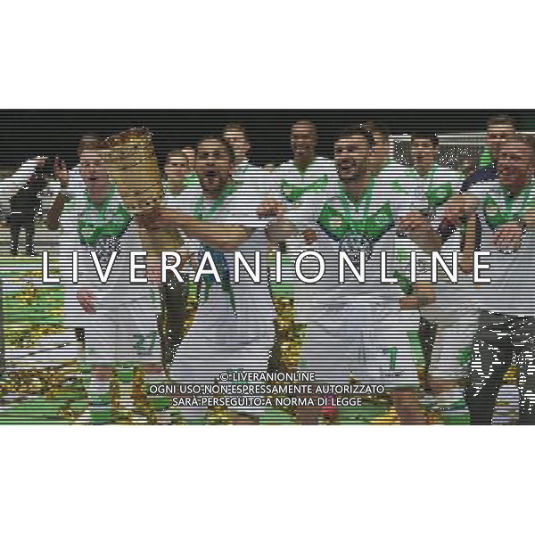 firo Fu§ball,Fussball, 30.05.2015 DFB Pokal Finale , Saison 2014/2015 BVB Borussia Dortmund - Vfl Wolfsburg 1:3 Pokalsieger Jubel Ricardo Rodr’guez TrophŠe Daniel Caligiuri $worldrightsEs gelten unsere AGB, einsehbar auf www.firosportphoto.de copyright by firo sportphoto: Coesfelder Str.207 48249 DŸlmen www.firosportphoto.de mail@firosportphoto.de (V o l k s b a n k B o c h u m - W i t t e n ) BLZ.: 430 601 29 Kt. Nr.: 341 117 100 Tel:Ê 02594 - 9916004 Fax:Ê02594 - 9916005 AG ALDO LIVERANI SAS ONLY ITALY
