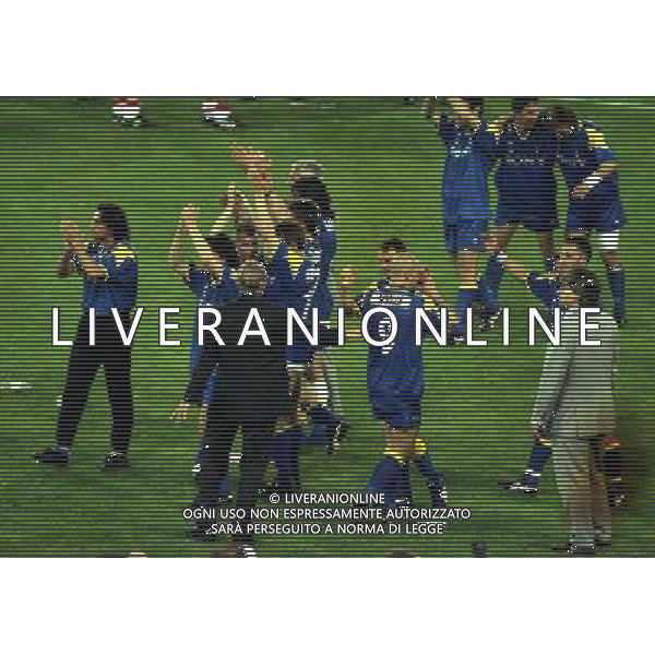 ROMA 22 MAGGIO 1996 FINALE DI CHAMPIONS LEAGUE JUVENTUS -AJAX NELLA FOTO I GIOCATORI DELLA JUVENTUS VENGONO PREMIATE CON LA COPPA DEI CAMPIONI AG ALDO LIVERANI SAS