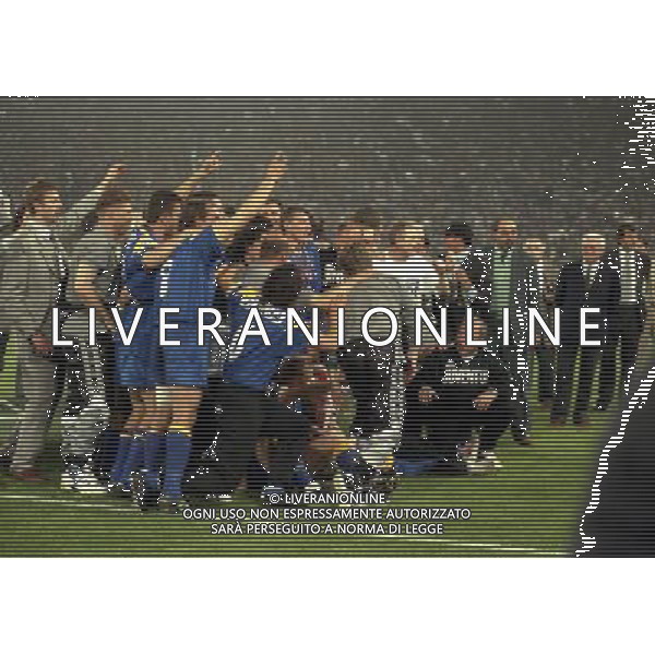 ROMA 22 MAGGIO 1996 FINALE DI CHAMPIONS LEAGUE JUVENTUS -AJAX NELLA FOTO I GIOCATORI DELLA JUVENTUS VENGONO PREMIATE CON LA COPPA DEI CAMPIONI AG ALDO LIVERANI SAS