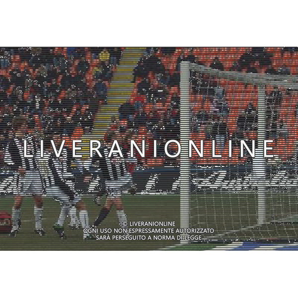 MILAN - UDINESE COPPA ITALIA TIM CUP 26/01/2005 NELLA FOTO IL SECONDO GOL DI MASSIMO AMBROSINI FOTO LUZZANI/AGENZIA ALDO LIVERANI