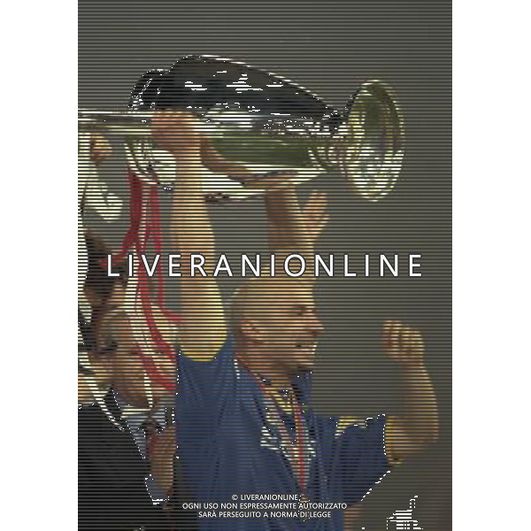 ROMA 22 MAGGIO 1996 FINALE DI CHAMPIONS LEAGUE JUVENTUS -AJAX NELLA FOTO GIANLUCA VIALLI CON LA COPPA DEI CAMPIONI AG ALDO LIVERANI SAS